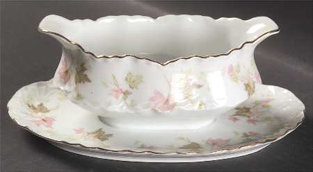 Maple Leaf (Scalloped) Gravy Boat with Attached Underplate