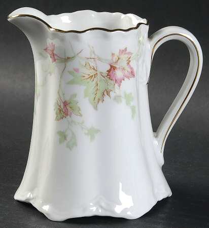 Maple Leaf (Scalloped) Creamer