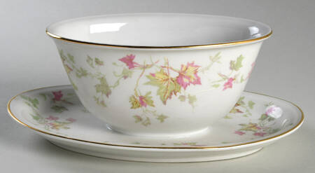 Maple Leaf (Smooth) Gravy Boat with Attached Underplate