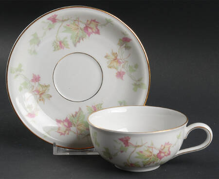 Maple Leaf (Smooth) Flat Cup & Saucer Set