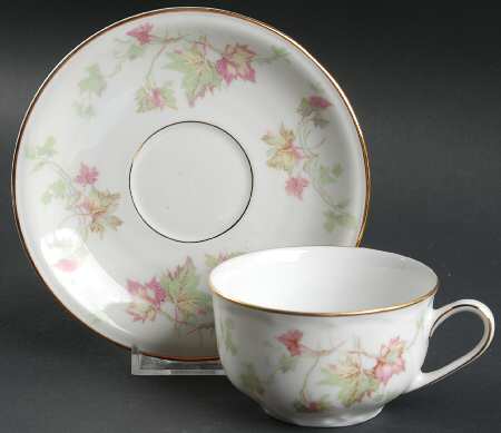 Maple Leaf (Smooth) Flat Cup & Saucer Set