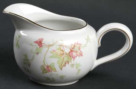Maple Leaf (Smooth) Creamer