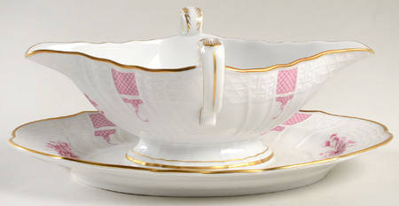 Marina Gravy Boat with Attached Underplate