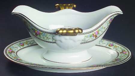 The Meriden Gravy Boat with Attached Underplate
