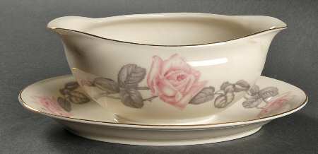 The Montrose Gravy Boat with Attached Underplate