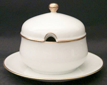 Olivia Gold White (Coupe) Round Gravy Boat with Attached Underplate & Lid