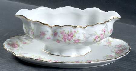 Richelieu Gravy Boat with Attached Underplate