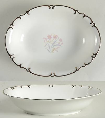 The Rondo 10" Oval Vegetable Bowl