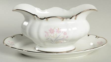The Rondo Gravy Boat with Attached Underplate