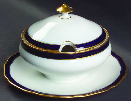 Scarborough Gravy Boat w/Attached Underplate & Lid