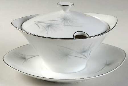 Sea Isle (Coupe, Platinum) Gravy Boat w/Attached Underplate & Lid