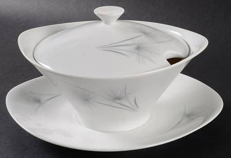 Sea Isle (Coupe, No Trim) Gravy Boat with Attached Underplate