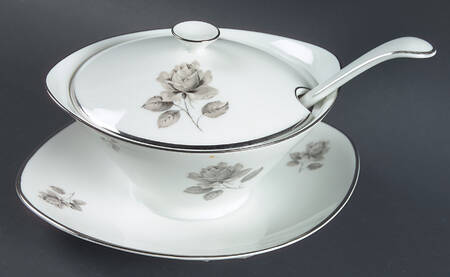 Sophisticate Gravy Boat w/Attached Underplate & Lid