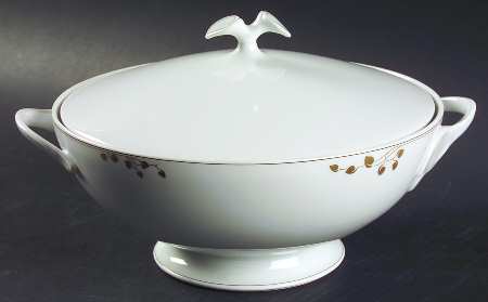 St. Honore Round Covered Vegetable