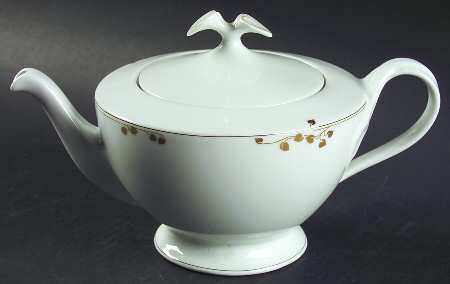 St. Honore Teapot & Lid