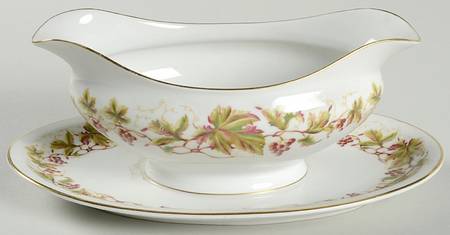 Trailing Vine Gravy Boat with Attached Underplate