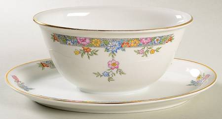Vernon Gravy Boat with Attached Underplate