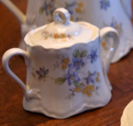 Violetta Sugar Bowl & Lid