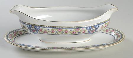 Yale Gravy Boat with Attached Underplate
