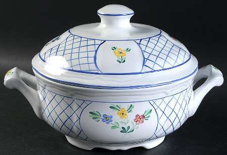 Lattice Hill Round Covered Vegetable