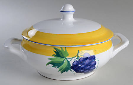 Village Vineyard Round Covered Vegetable