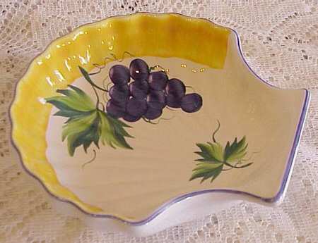 Village Vineyard 6" Shell Shaped Dish
