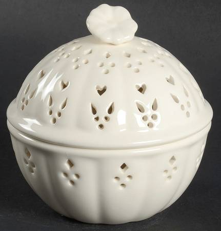 Creamware Pierced Daisy Potpourri with Lid