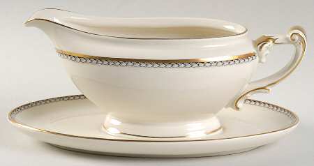 14735 Gravy Boat with Attached Underplate