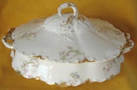 Schleiger 71-7 Oval Covered Vegetable