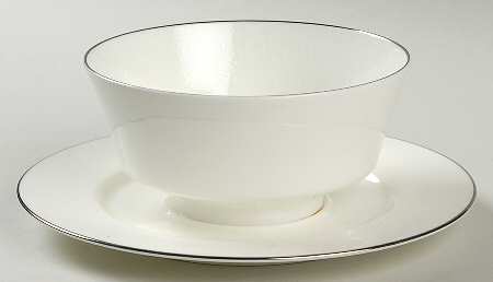 Chantilly Gravy Boat with Attached Underplate