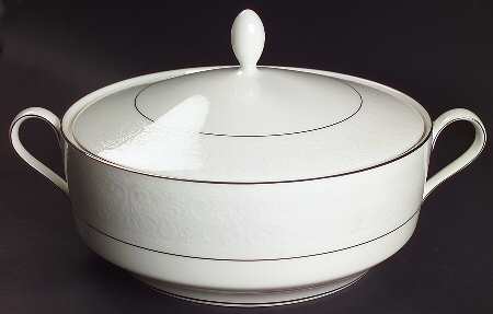 Chantilly Round Covered Vegetable