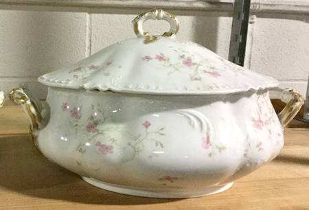 Schleiger 1167b Tureen &  Lid