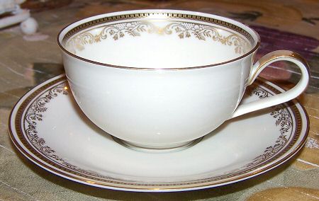 16959 Flat Cup & Saucer Set