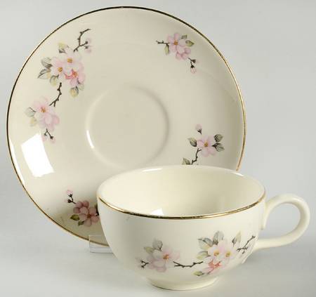RY102 Footed Cup & Saucer Set