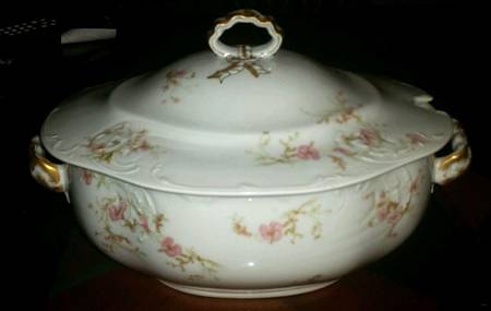 Schleiger 668a Tureen &  Lid