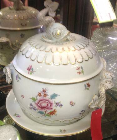 HER12 Dolphin Tureen wLid & Underplate