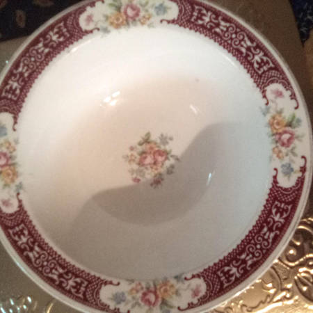 B1355 9" Round Vegetable Bowl