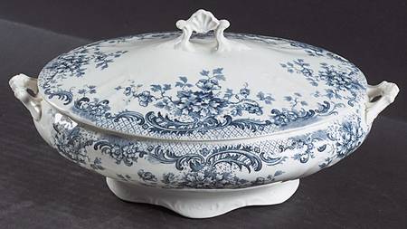 Maine Blue Oval Covered Vegetable