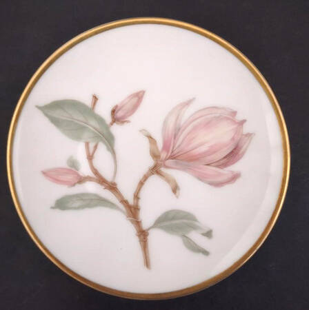 Magnolia (7955, White, Coupe) Coaster