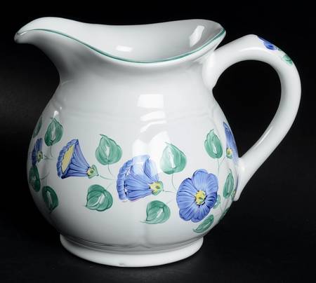 Petunia 56 Oz Pitcher