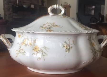 Schleiger 668h Tureen &  Lid