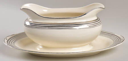 N1539 Gravy Boat with Attached Underplate