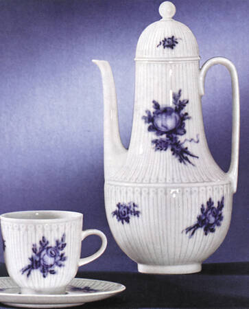 Blau Flat Cup & Saucer Set