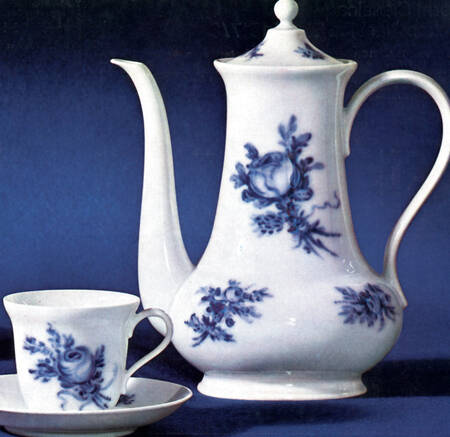 Blau Flat Cup & Saucer Set