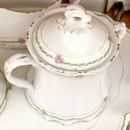 H106 Sugar Bowl & Lid