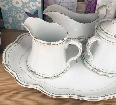 H106 Creamer
