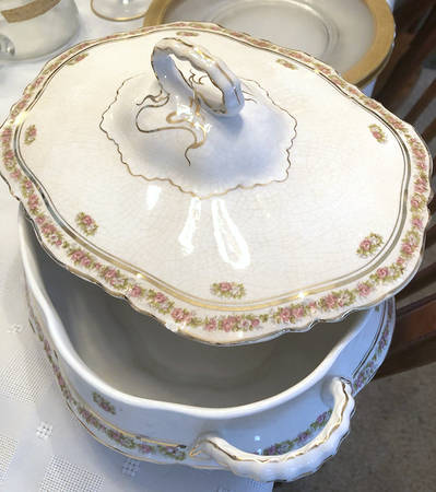 HLC899 Oval Covered Vegetable