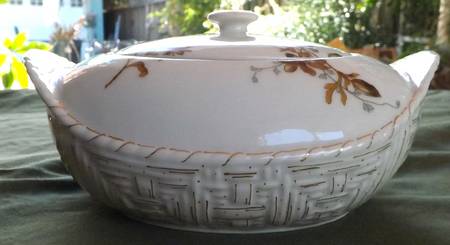 Schleiger 1154-3 Oval Covered Vegetable