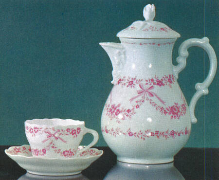 Burgund Flat Cup & Saucer Set