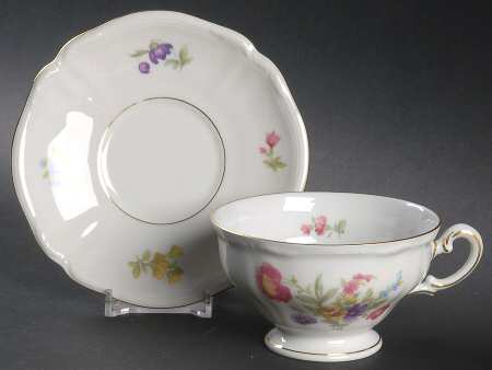855 Footed Cup & Saucer Set